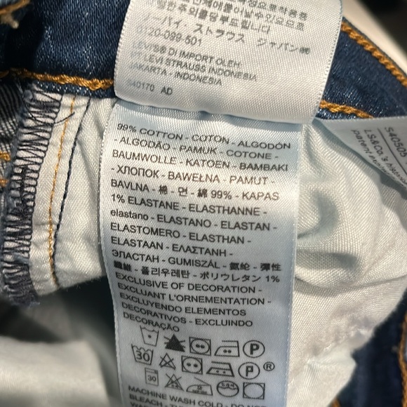 Levi’s Ribcage Shorts - Picture 6 of 6